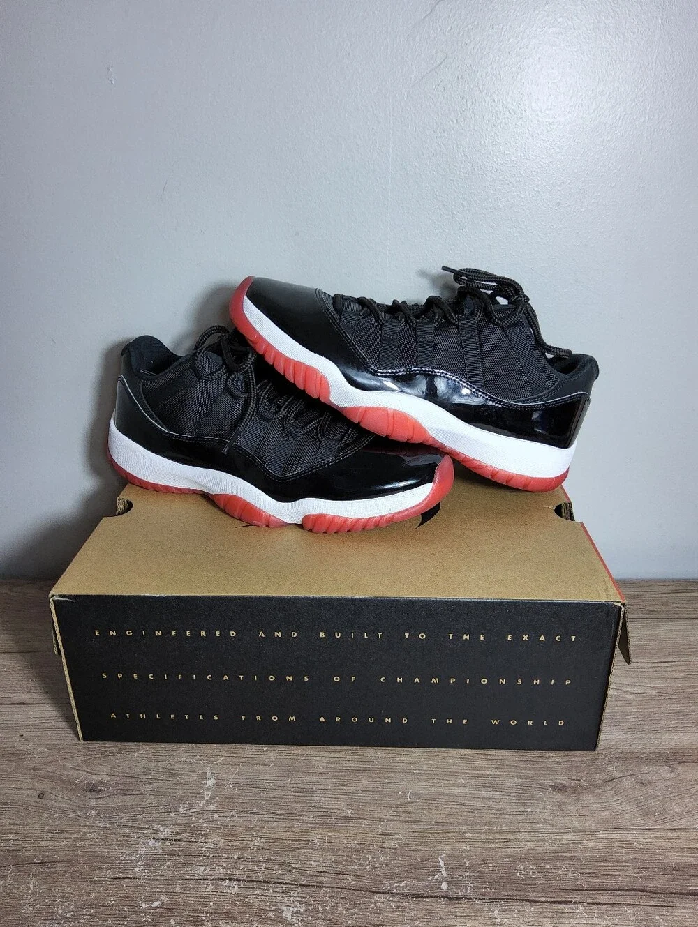 Jordan Retro Low Bred FV5104-006 SZ 9.5